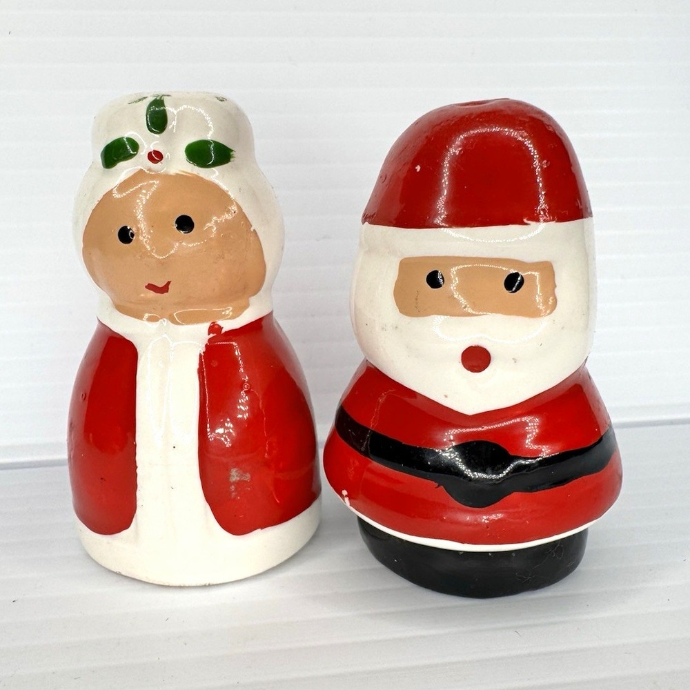 Santa & Mrs Claus Salt & Pepper Shakers Set Ceramic Hand Painted 3in Red/White